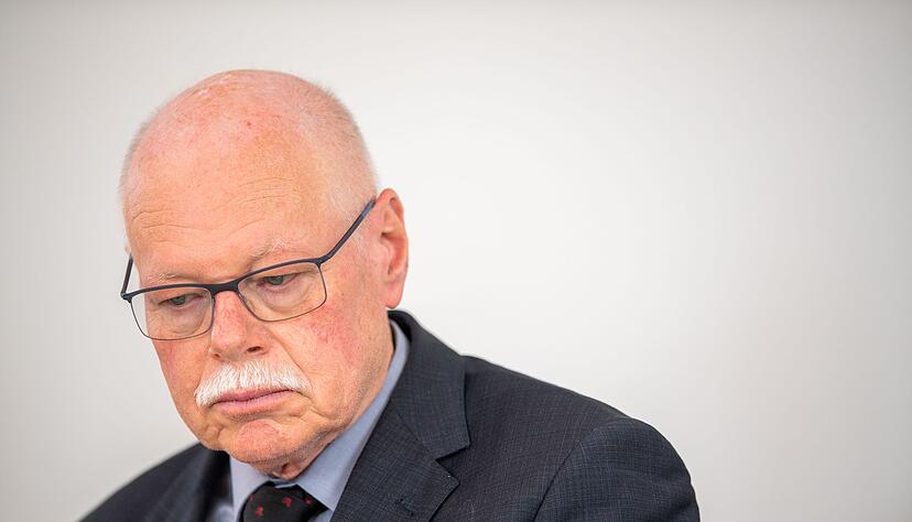 Ulrich Mäurer kündigte seinen vorzeitigen Rücktritt als Innensenator an. (Archivfoto) Ulrich Mäurer kündigte seinen vorzeitigen Rücktritt als Innensenator an. (Archivfoto)