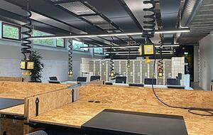 Dort, wo früher die Umkleiden waren, ist ein großer Co-Working-Space entstanden. Foto: Valerie Blass Dort, wo früher die Umkleiden waren, ist ein großer Co-Working-Space entstanden. Foto: Valerie Blass