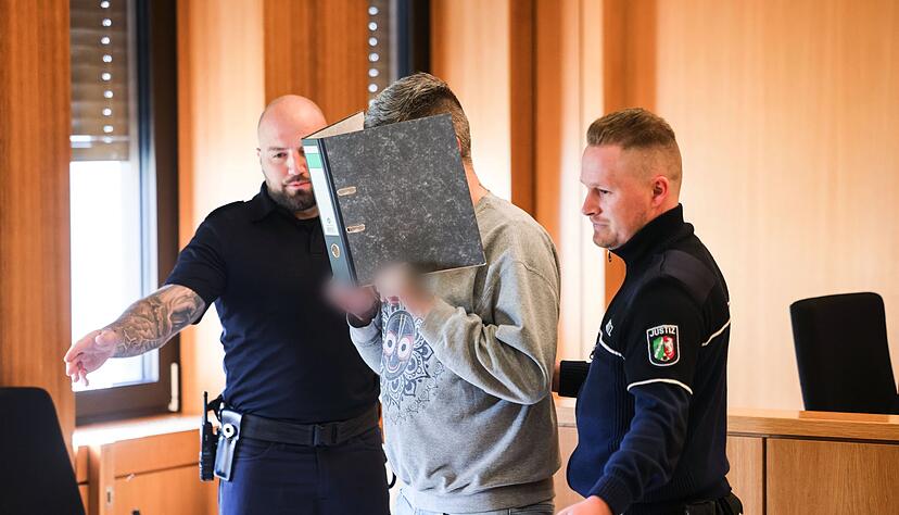 Der Angeklagte habe sich zum Herrn &uuml;ber Leben und Tod aufgeschwungen, sagte der Staatsanwalt.