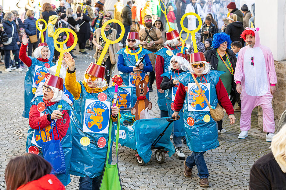 Farbenfroh ging es am Sonntag, 2. März, auch beim Leiergassenumzug der Kolpingsfamilie in Eppingen zu.