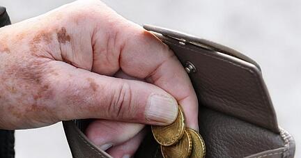Laut einer Studie lebt fast ein Viertel der über 80-Jährigen in Deutschland in Armut. Besonders betroffen sind Frauen.