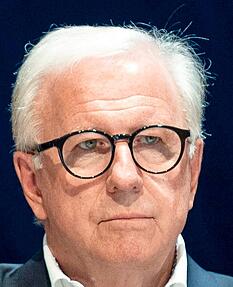 Wolfgang Riehle. Wolfgang Riehle.