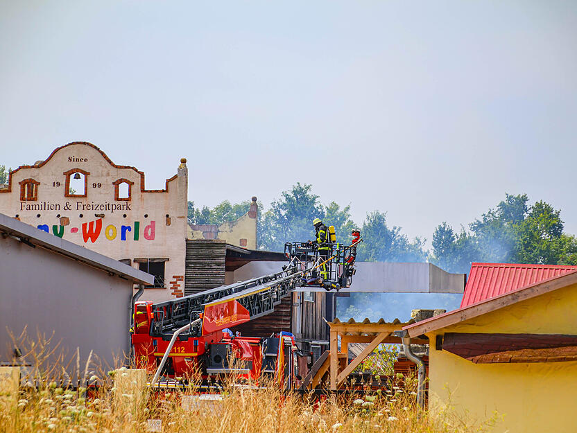 Feuerwehreinsatz bei Brand in Freizeitpark Funny World. Feuerwehreinsatz bei Brand in Freizeitpark Funny World.