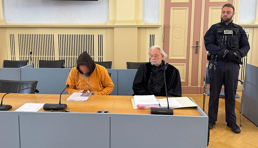 Einem Fahrlehrer wird vor dem Landgericht Hechingen mehrfache Vergewaltigung vorgeworfen.