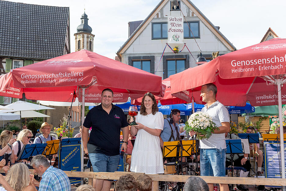 Samstagabend auf dem Erlenbacher Weinfest.