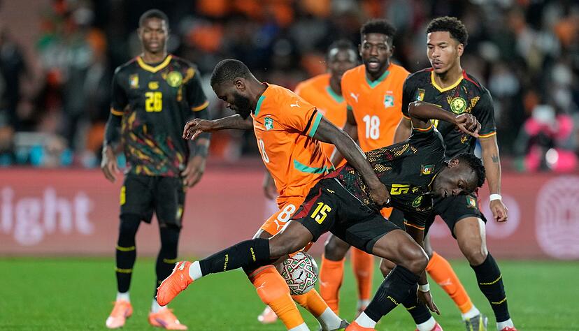 Das Spiel zwischen der Elfenbeinküste und Kamerun war hart umkämpft. Das Spiel zwischen der Elfenbeinküste und Kamerun war hart umkämpft.