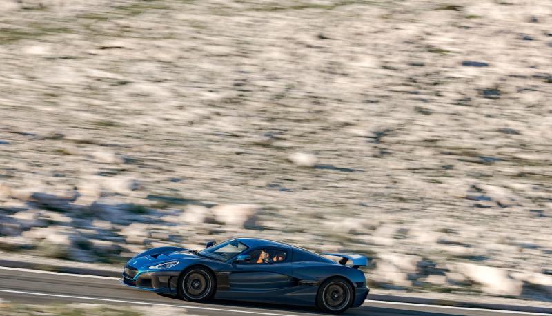 Als vollelektrisches Hypercar mit einer Spitzengeschwindigkeit von 412 km/h setzt der Nevera Rimac neue Maßstäbe.