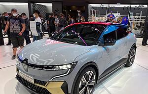 E-Ergänzung: Der konventionelle Mégane bleibt bei Renault neben dem neuen rein elektrischen Mégane E-Tech vorerst im Programm. E-Ergänzung: Der konventionelle Mégane bleibt bei Renault neben dem neuen rein elektrischen Mégane E-Tech vorerst im Programm.