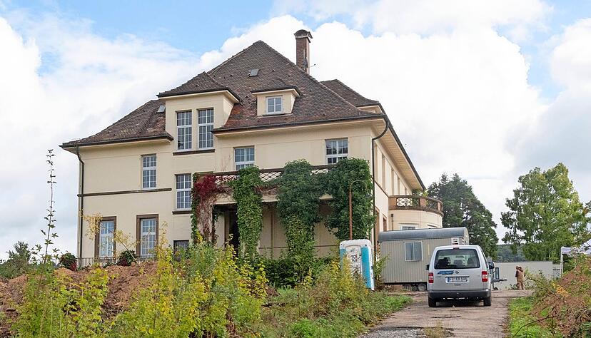 Der Bebauungsplan ist auf den Weg gebracht. Für die Fuchs-Villa heißt das, dass sie Mitte, Ende 2023 für Wohnzwecke umgebaut werden könnte. Der Bebauungsplan ist auf den Weg gebracht. Für die Fuchs-Villa heißt das, dass sie Mitte, Ende 2023 für Wohnzwecke umgebaut werden könnte.