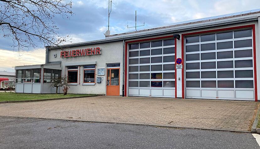 In direkter Nachbarschaft zum bereits bestehenden Feuerwehrhaus sollte der Neubau realisiert werden. Diese Pl&auml;ne haben sich nun zerschlagen.
Foto: Archiv/Hofmann
