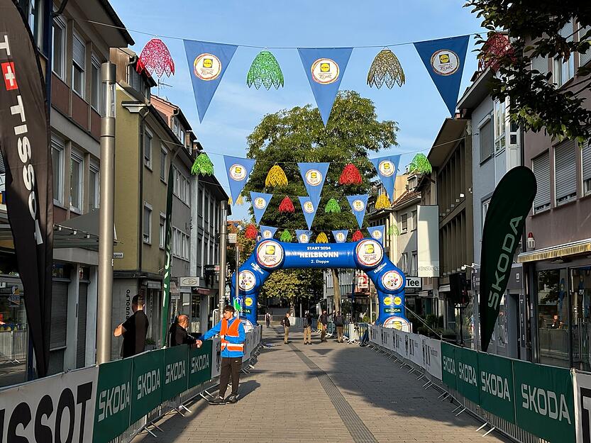 Die Startgerade wurde bereits ordentlich geschmückt. Die Startgerade wurde bereits ordentlich geschmückt.