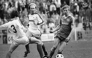 Sp&auml;tere Weltmeister wie Guido Buchwald (rechts), Andreas Brehme und Uwe Bein waren mit ihren Teams zu Gast in Eppingen &minus; und taten sich schwer. Foto: imago images