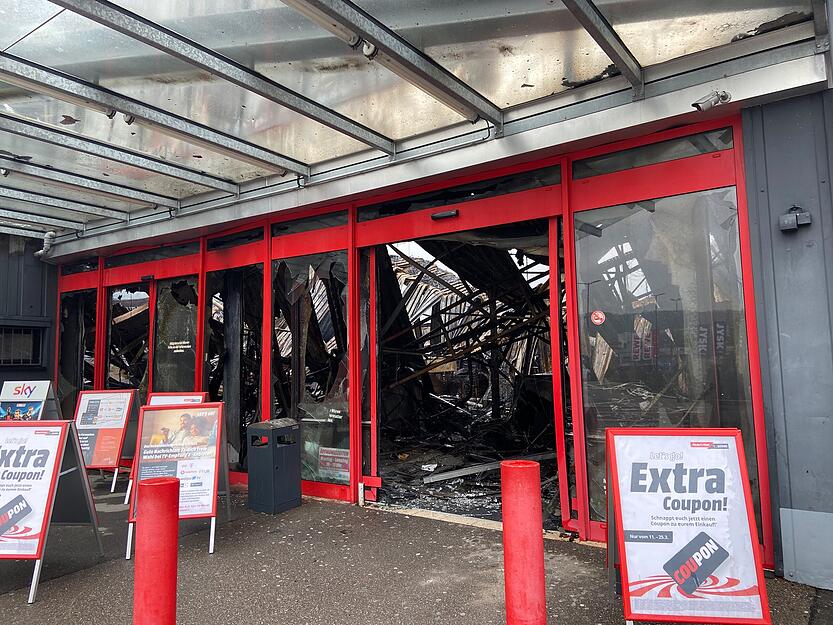 Großbrand in Mosbach-Neckarelz – Millionenschaden in Einkaufscenter