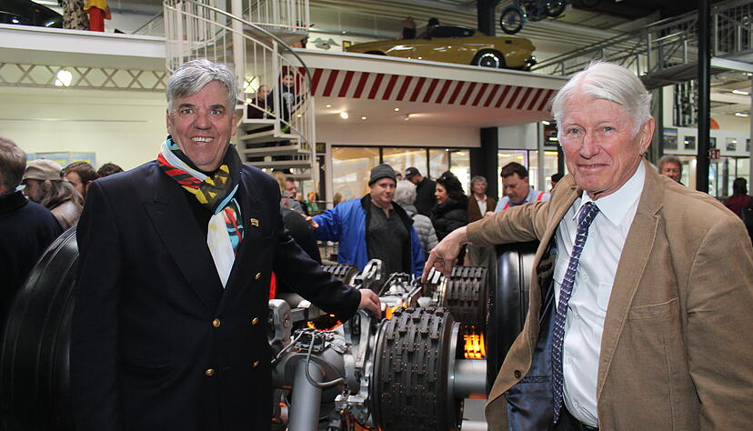 An Bremsen des Fahrwerks: Museumspräsident Hermann Layher (links) und Jean-Louis Chatelain, der die Concorde zum Baden-Airpark flog. Fotos: Simon Gajer