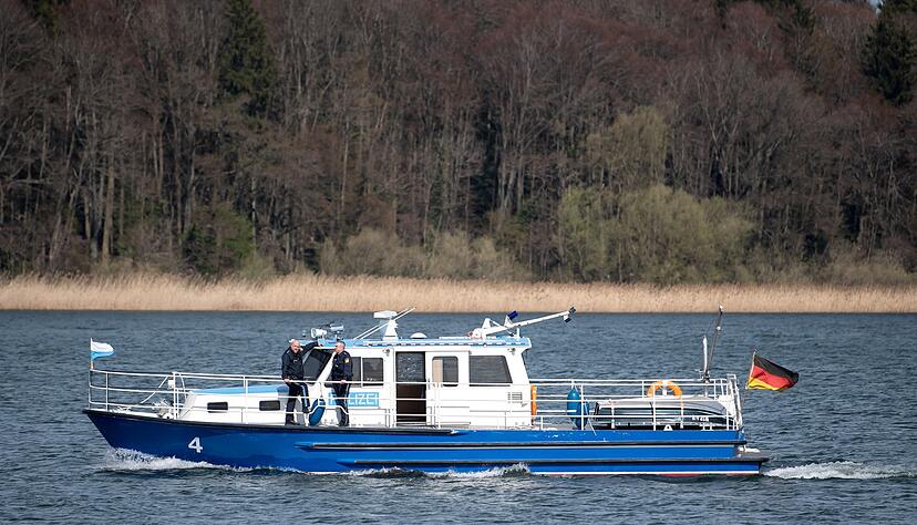 Wegen des Unfalls war die Wasserschutzpolizei im Einsatz. (Symbolbild)