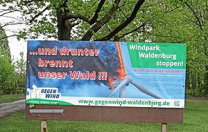 Horrorszenario: Plakate der Bürgerinitiative "Gegenwind Waldenburg, Michelbach, Öhringen" schüren gezielt die Angst vor einem großen Feuer im Wald. Foto: privat Horrorszenario: Plakate der Bürgerinitiative "Gegenwind Waldenburg, Michelbach, Öhringen" schüren gezielt die Angst vor einem großen Feuer im Wald. Foto: privat