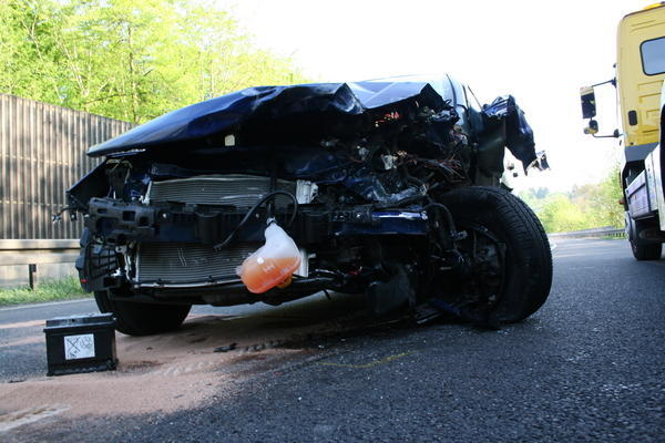 Schwerer Unfall auf B27 bei Neckarsulm