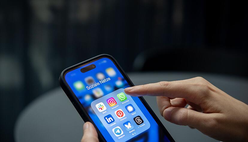 Der Arbeitgeber kann die Nutzung von Apps und Messengerdiensten des Dienstes untersagen.