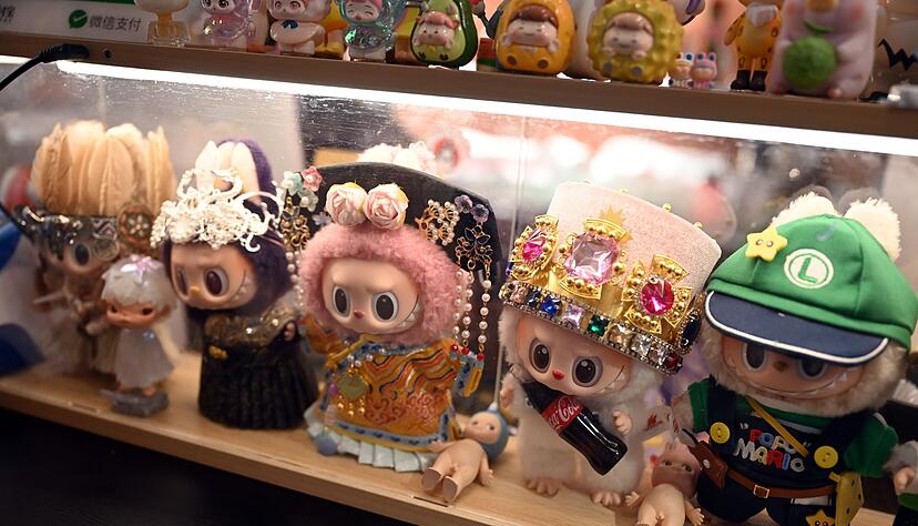 Die ersten Labubus waren hauptsächlich zum Aufstellen und Einkleiden gedacht. Die ersten Labubus waren hauptsächlich zum Aufstellen und Einkleiden gedacht.