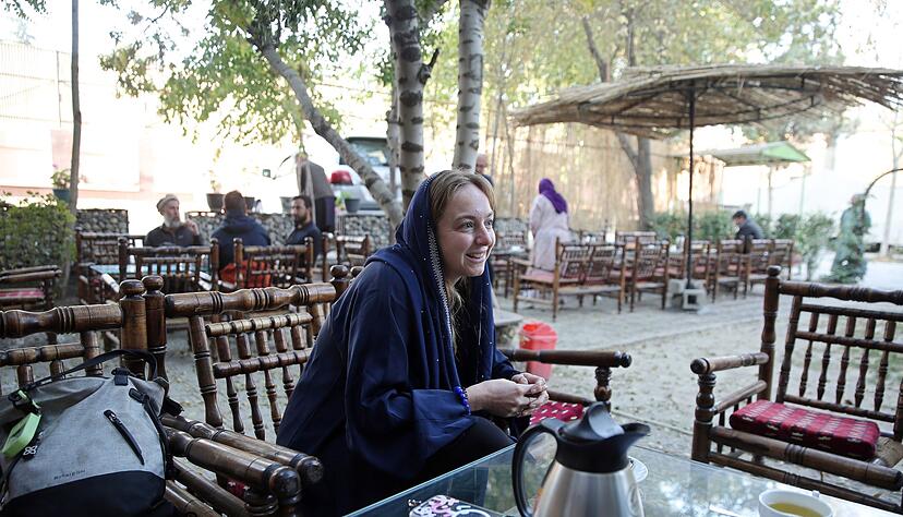 Die Britin Zoe Stephens führt Touristinnen durch Afghanistan.