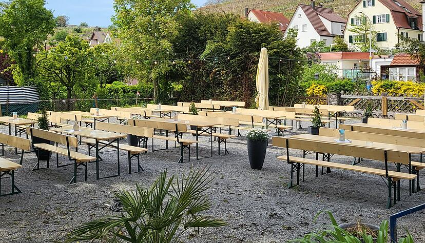 Der Biergarten Klostergartenlaube in Lauffen bietet ausschließlich Biere der Herbsthäuser Brauerei an. Der Biergarten Klostergartenlaube in Lauffen bietet ausschließlich Biere der Herbsthäuser Brauerei an.