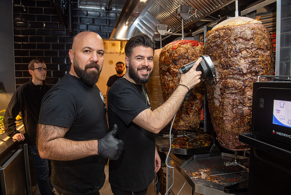 Neuer Streetfood-Spot bringt frischen Schwung in das Wollhaus-Areal. Neuer Streetfood-Spot bringt frischen Schwung in das Wollhaus-Areal.