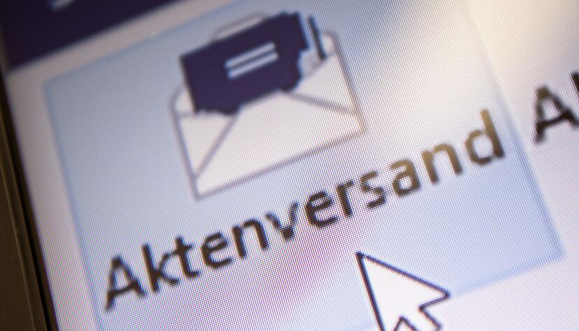 Nach Angaben des Ministeriums arbeiten k&uuml;nftig rund 11.000 Justizmitarbeiter mit der E-Akte. Bislang sind mehr als 2,7 Millionen Verfahren bereits elektronisch gef&uuml;hrt.(Illustration)