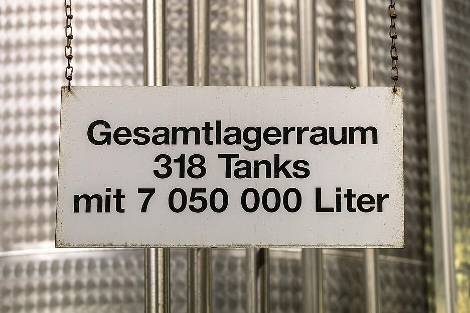 Hinter den Kulissen der Weinerzeugung gab es viel zu entdecken. Hinter den Kulissen der Weinerzeugung gab es viel zu entdecken.