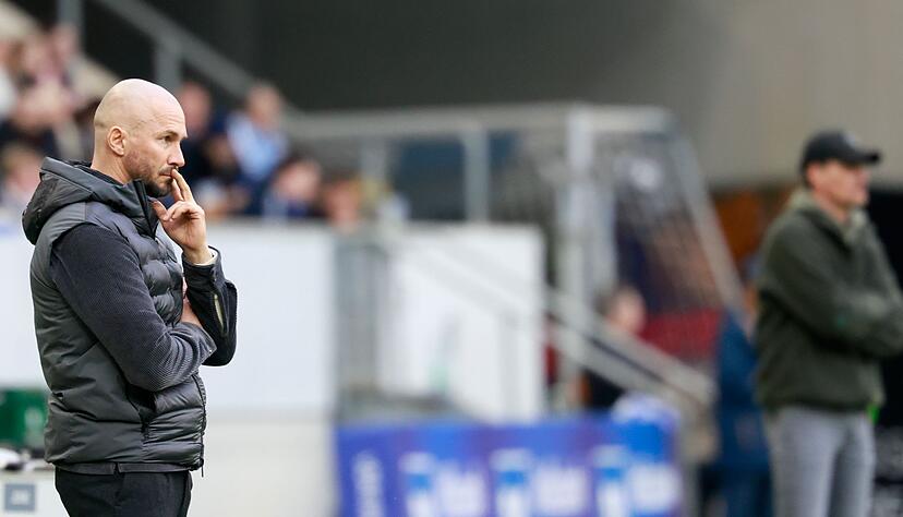 Hoffenheims Trainer Christian Ilzer erwartet eine schwere Aufgabe gegen den VfL Wolfsburg. (Archivbild)