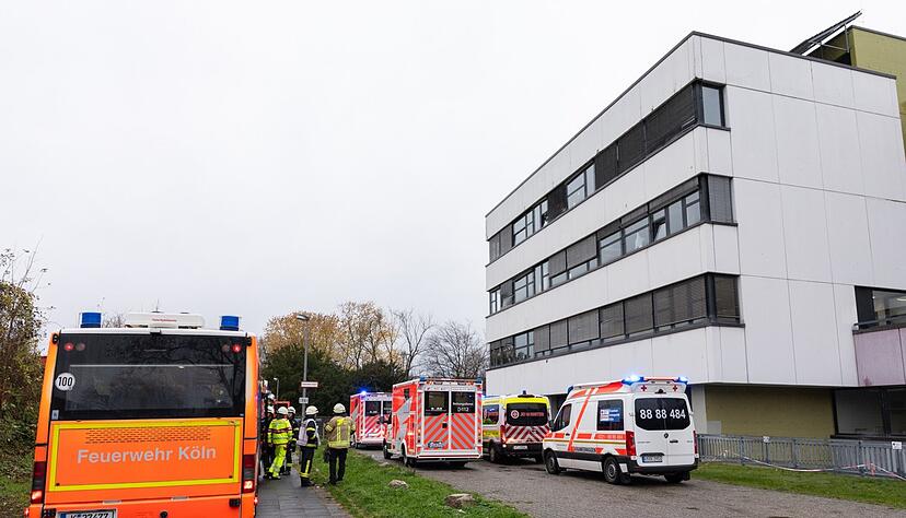 Mehrere Schüler wurden vorsorglich ins Krankenhaus gebracht. Mehrere Schüler wurden vorsorglich ins Krankenhaus gebracht.