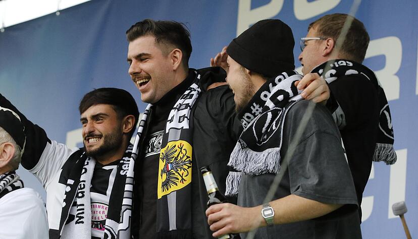 Vorsitzender Onur Celik, ist davon überzeugt, dass die Fans des VfR Heilbronn im Jahresendspurt Grund zum Jubeln haben werden.