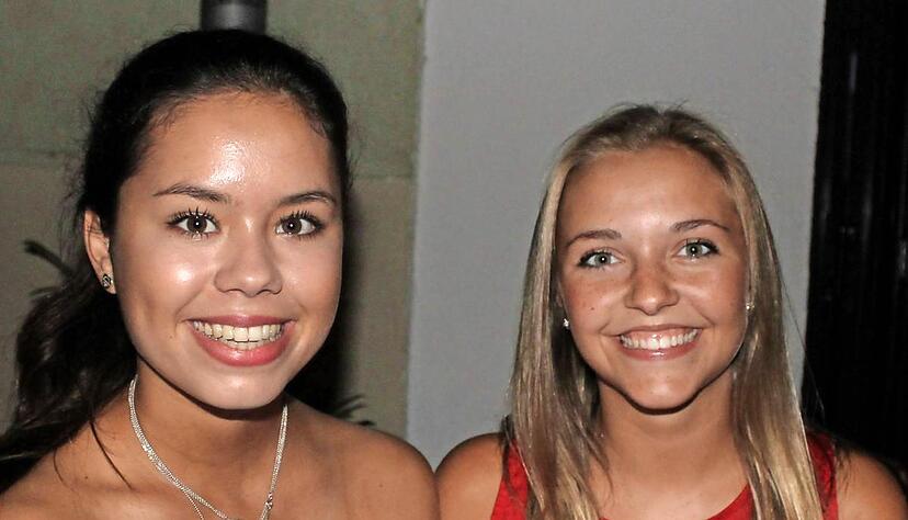 Vivienne Kantenwein (links) und Carmen Metzger entspannen im Sausalitos.