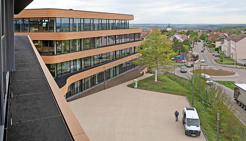 Die neue Lidl-Zentrale in Bad Wimpfen bietet den Mitarbeitern moderne Arbeitspl&auml;tze mit Aussicht und allen Annehmlichkeiten wie Fitnessstudio oder Kreativ-R&auml;umen. Trotzdem nutzen viele die gro&szlig;z&uuml;gige Homeoffice-Regelung. 
Foto: Archiv/Seidel
