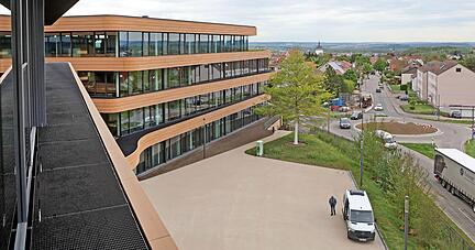 Die neue Lidl-Zentrale in Bad Wimpfen bietet den Mitarbeitern moderne Arbeitsplätze mit Aussicht und allen Annehmlichkeiten wie Fitnessstudio oder Kreativ-Räumen. Trotzdem nutzen viele die großzügige Homeoffice-Regelung. 
Foto: Archiv/Seidel