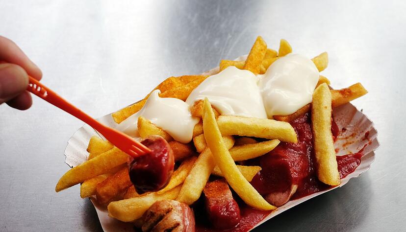 Erfunden in Berlin oder im Ruhrpott? Egal. Hauptsache, die Currywurst schmeckt.