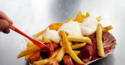 Erfunden in Berlin oder im Ruhrpott? Egal. Hauptsache, die Currywurst schmeckt.