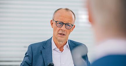 Der CDU-Vorsitzende Friedrich Merz beim ZDF-Sommerinterview. Der CDU-Vorsitzende Friedrich Merz beim ZDF-Sommerinterview.