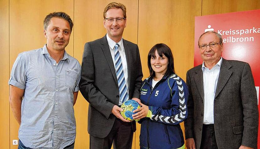 Protagonisten der Partnerschaft zwischen Kreissparkasse und NSU: Emir Hadzimuhamedovic, Ralf Beitner, Hannah Breitinger und Rolf H&auml;rtner (v.l.).Foto: Thomas Braun