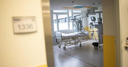 Ein leeres Bett auf der Intensivstation des Prosper Hospitals in Recklinghausen.
