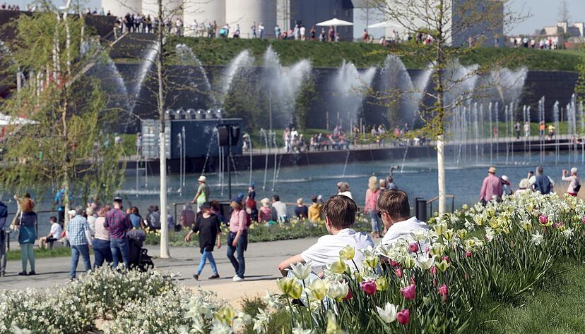 Menschen aller Generationen erkunden die Buga im Sommer 2019. Menschen aller Generationen erkunden die Buga im Sommer 2019.