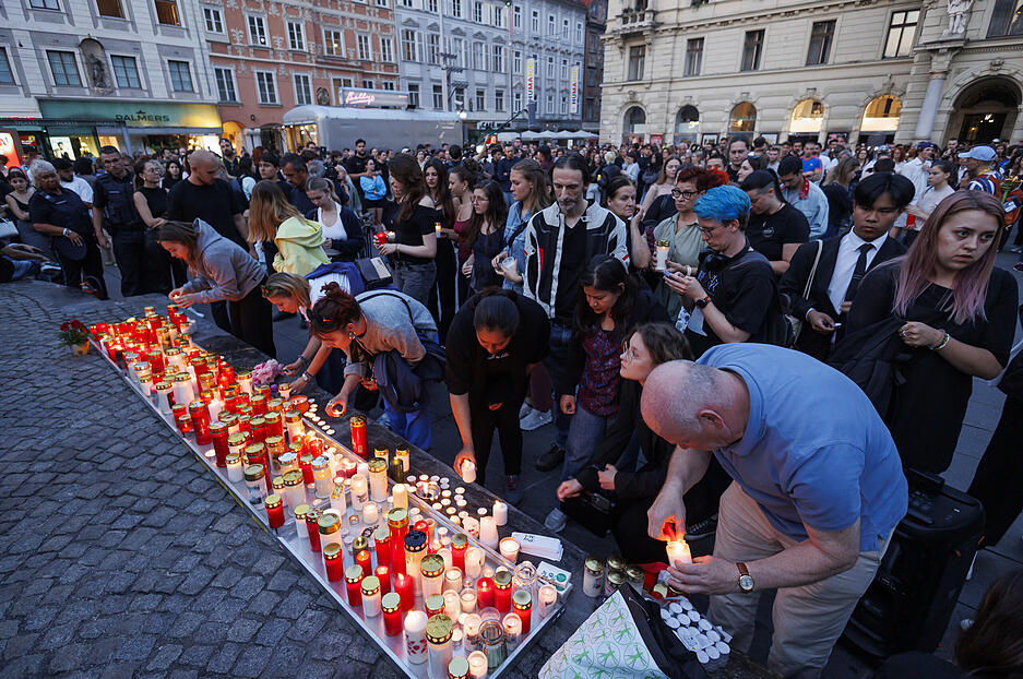 In Graz hat sich bereits in den frühen Abendstunden ein Lichtermeer gebildet. In Graz hat sich bereits in den frühen Abendstunden ein Lichtermeer gebildet.