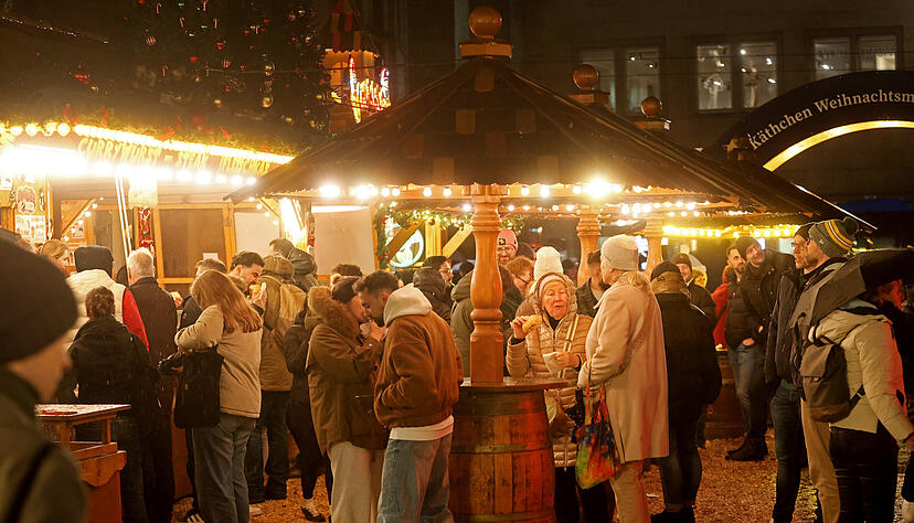 Auf dem Weihnachtsmarkt zählt das gemeinsame Erlebnis, nicht die offizielle Eröffnungszeremonie. Auf dem Weihnachtsmarkt zählt das gemeinsame Erlebnis, nicht die offizielle Eröffnungszeremonie.