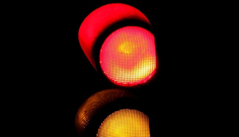 Bereits bei Gelb müssen Autofahrer vor der Kreuzung anhalten. Bereits bei Gelb müssen Autofahrer vor der Kreuzung anhalten.