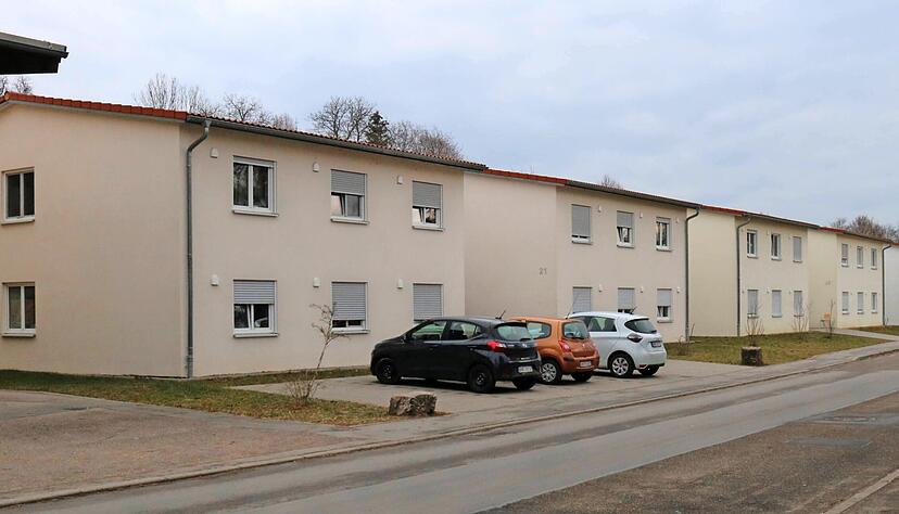 Sind mittlerweile fast komplett belegt: die fünf Häuser an der Bahnhofstraße. Die Erweiterung auf 136 Plätze wurde kürzlich vom Landratsamt verkündet. Sind mittlerweile fast komplett belegt: die fünf Häuser an der Bahnhofstraße. Die Erweiterung auf 136 Plätze wurde kürzlich vom Landratsamt verkündet.