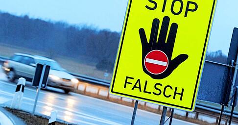 Schilder wie dieses warnen an manchen Auffahrten davor, irrt&uuml;mlich die verkehrte Richtung einzuschlagen.