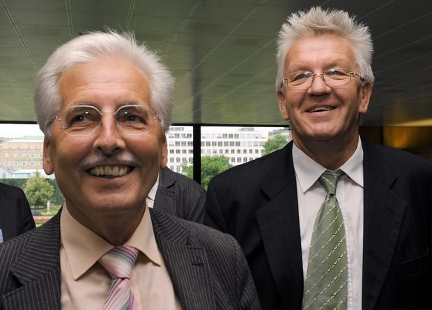 Zwei Wahlsieger: Die Fraktionsvorsitzenden Winfried Kretschmann (links, Gr&uuml;ne) und Ulrich Noll (FDP) stehen am Sonntag nach den Kommunal- und Europawahlen im baden-w&uuml;rttembergischen Landtag in Stuttgart.