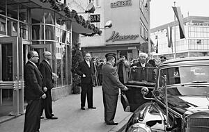 Der Festakt zur THG-Einweihung fand im "Filmpalast"-Kino an der Fleiner Straße statt. Heuss kam in einer Staatskarosse mit Stern.
Fotos: Archiv / Hermann Eisenmenger