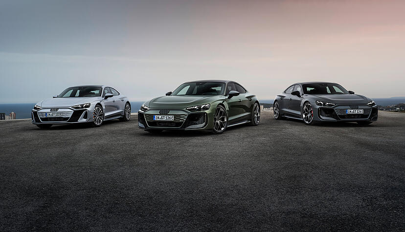 Den Audi E-Tron GT gibt es künftig in drei Varianten. Die Performance-Version (rechts) leistet bis zu 925 PS. Den Audi E-Tron GT gibt es künftig in drei Varianten. Die Performance-Version (rechts) leistet bis zu 925 PS.
