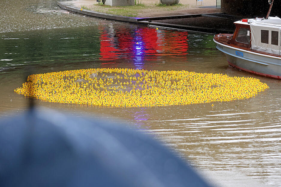 Entenrennen beim Heilbronner Lichterfest Entenrennen beim Heilbronner Lichterfest