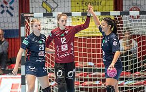 Sarah Wachter (Mitte) stand im Vorjahr noch für die Sport-Union Neckarsulm auf dem Feld. Hier mit Rückraum-Akteurin Nina Engel (links) und Spielmacherin Fatos Kücükyildiz. Sarah Wachter (Mitte) stand im Vorjahr noch für die Sport-Union Neckarsulm auf dem Feld. Hier mit Rückraum-Akteurin Nina Engel (links) und Spielmacherin Fatos Kücükyildiz.